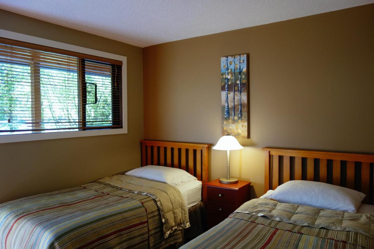 Skeena River House Bed & Breakfast Terrace Exterior foto