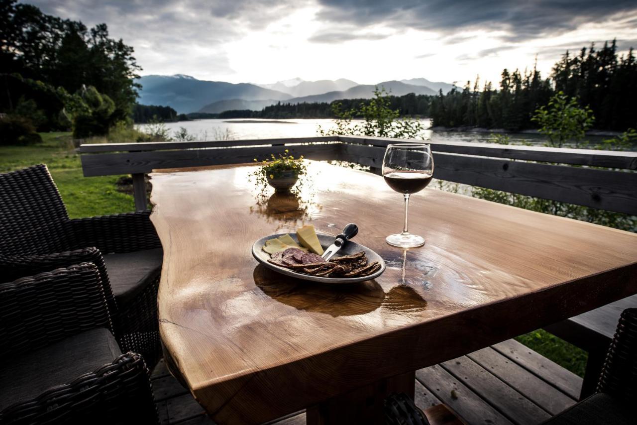 Skeena River House Bed & Breakfast Terrace Exterior foto
