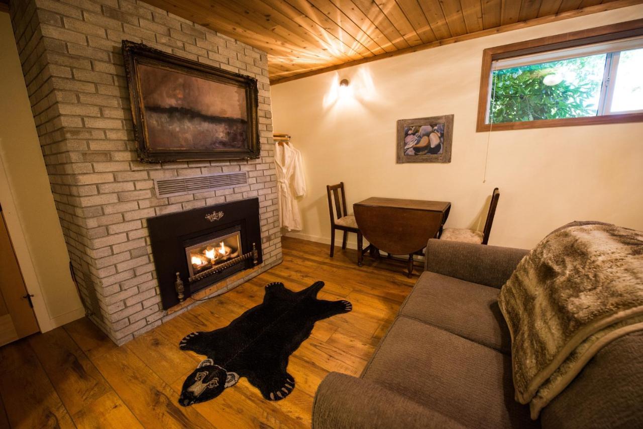 Skeena River House Bed & Breakfast Terrace Exterior foto